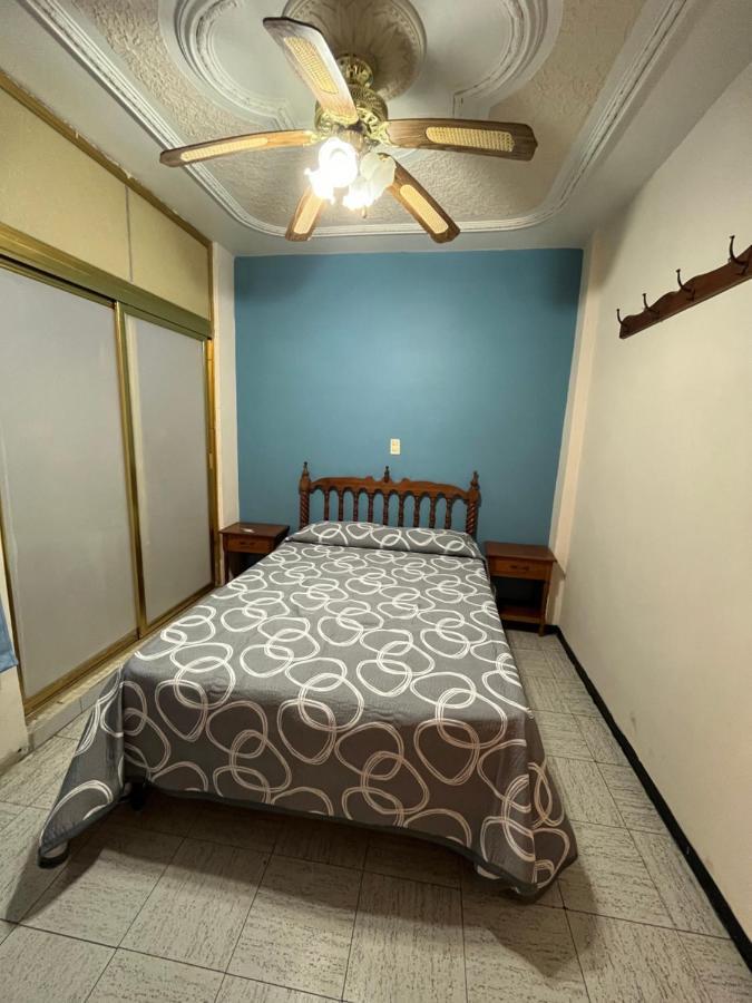 Hotel Paris ซานฮวน เด ลอสลากอส ภายนอก รูปภาพ
